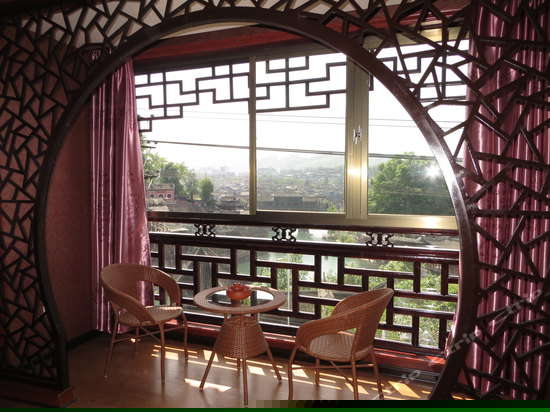 江景蜜月圆床房