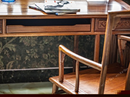 美式复古阳台大床房