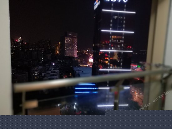 欢乐谷现代两房