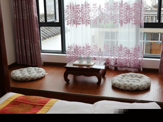 阳光榻榻米大床房