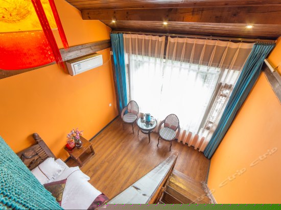 园景温馨家庭房