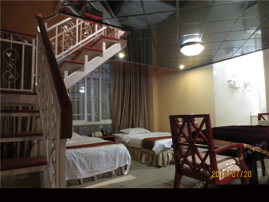 跃层三床机麻房