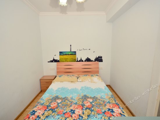 现代简约大床房