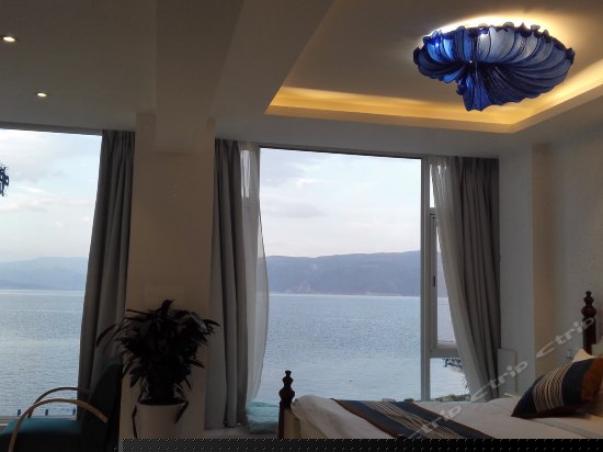 豪华海景带榻榻米大床房208