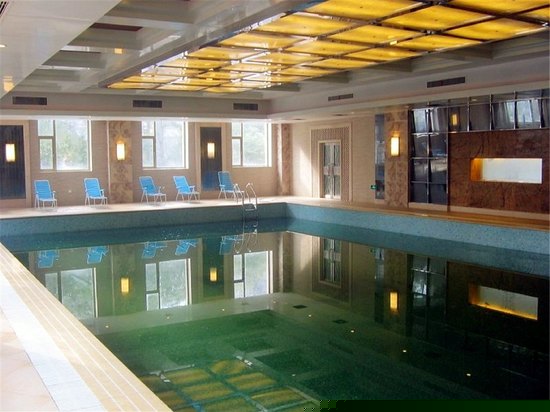 室内游泳池