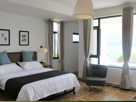 豪华海景山景超大露台大床房