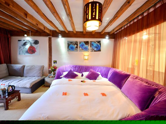 义尚典雅蜜月房