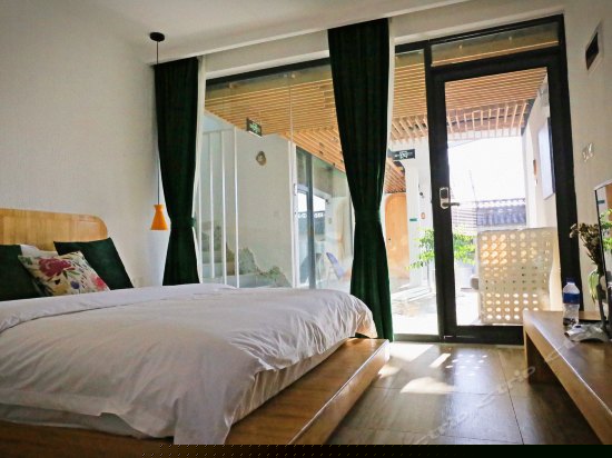 简约舒适大床房