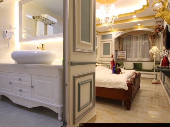 豪华宫廷大床房