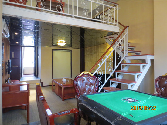 跃层大床机麻房