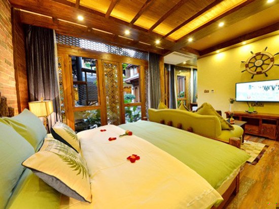 花园浪漫大床房