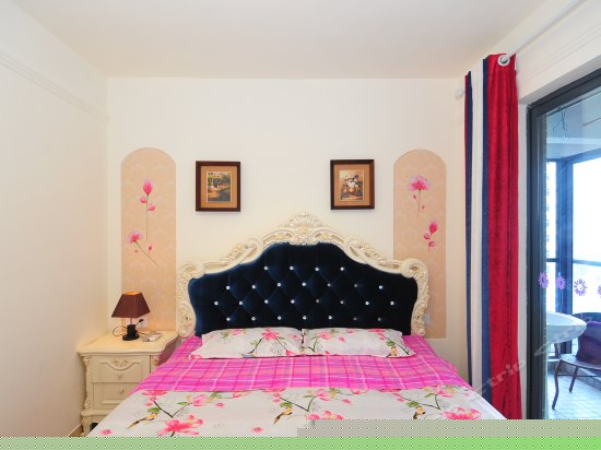 美景阳台独卫大床房