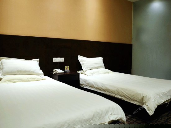 标准双床房(百叶窗)