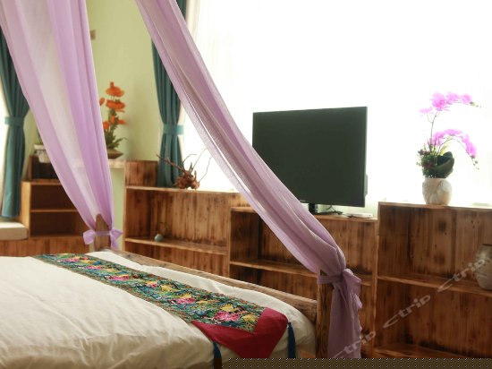 阳光蜜月豪华大床房