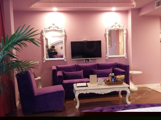 浪漫满屋主题房