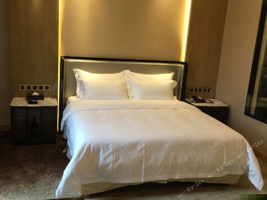 豪华大床房