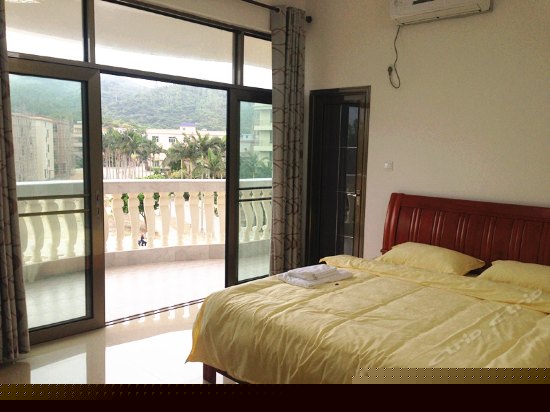 温馨大床房（带阳台）