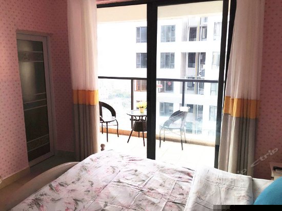 温馨蜜月大床房