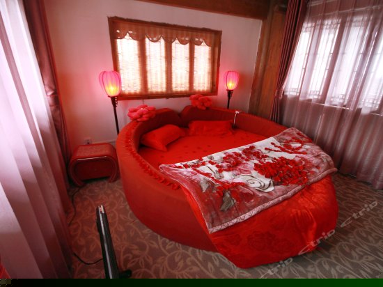 云缇曦畔--纳西蜜月套房205