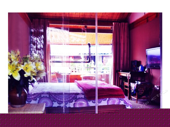 河边观景大床房