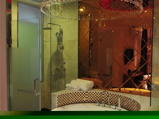 玫瑰之约海景浴缸蜜月套房