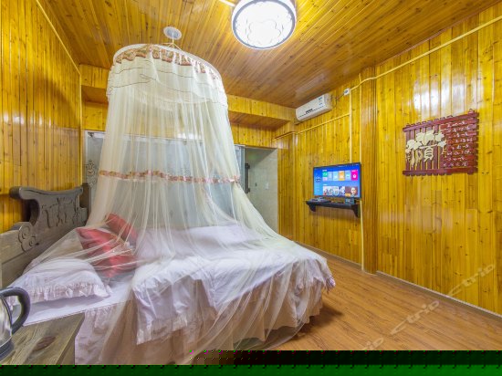 二楼豪华大床房