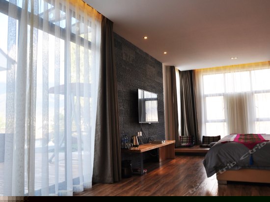 山景露台大床房