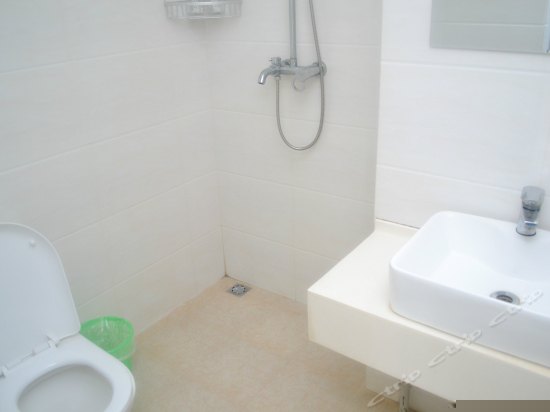 温馨园景家庭房