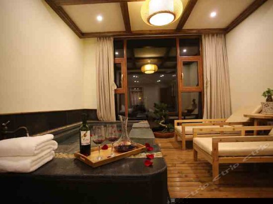 云心古香古色火山汤池套房