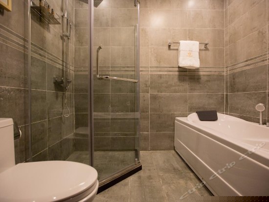 杨柳岸山景大床房