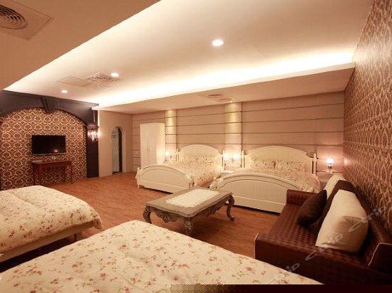 亚维侬八人套房（无窗）