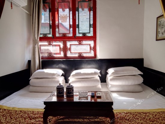 豪华龙凤土炕三人间