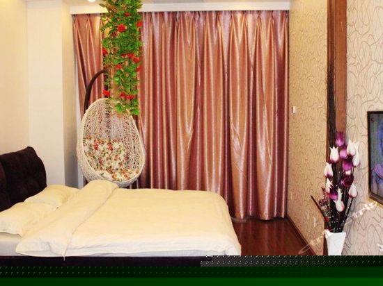 时尚温馨大床房