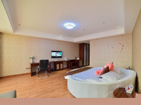 浪漫主题圆床房