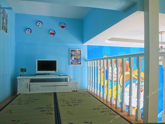 哆啦A梦主题园景复式家庭房