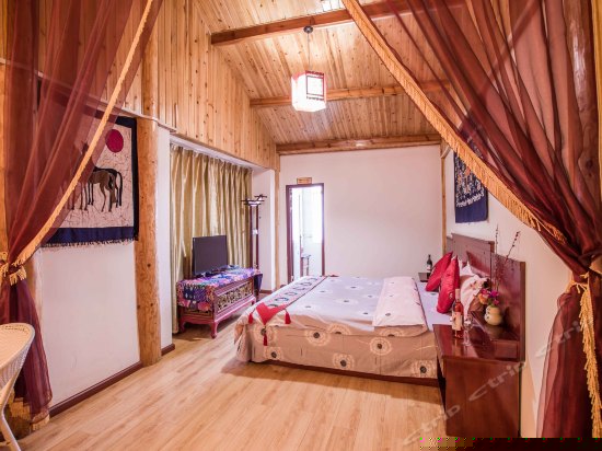 二楼阳光蜜月大床间