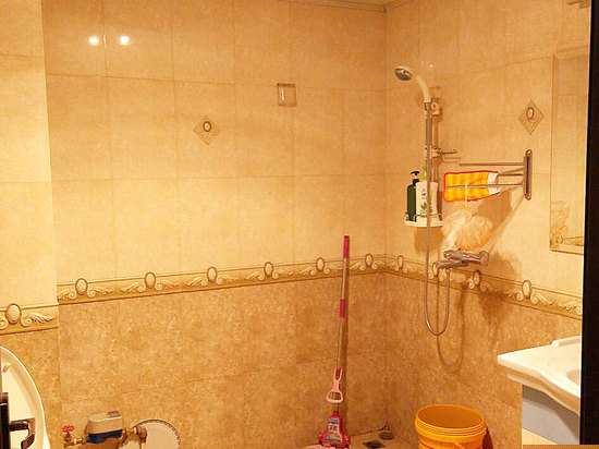 阳台阔景女生8人房(床位)