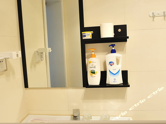 湖景豪华大床房