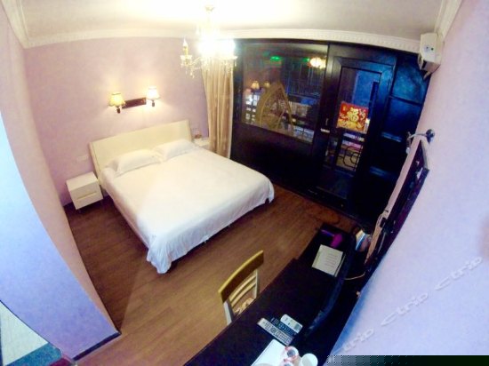 豪华阳台大床房