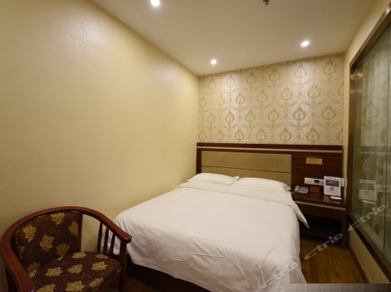 标准单人房（无窗）