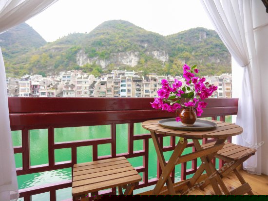 阳台河景大床房B