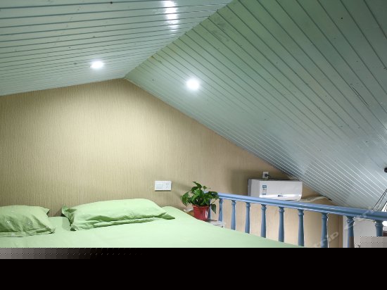 复式阁楼榻榻米大床房