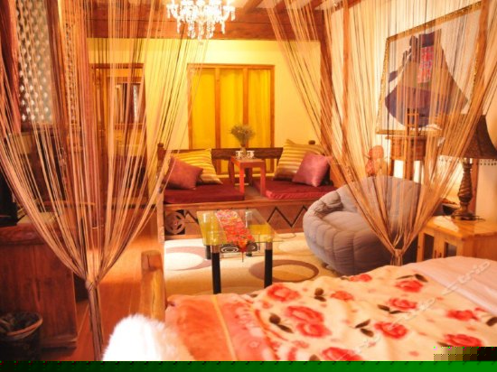 豪华家庭大床房