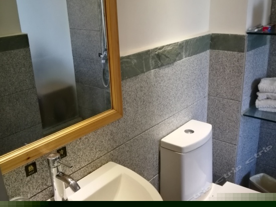 山水豪华大床房