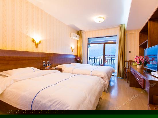 阳台山景家庭房