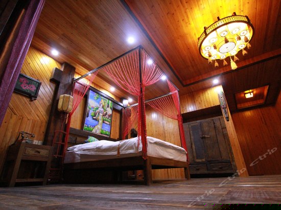 豪华风情大床房