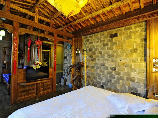 湖边豪华大床房