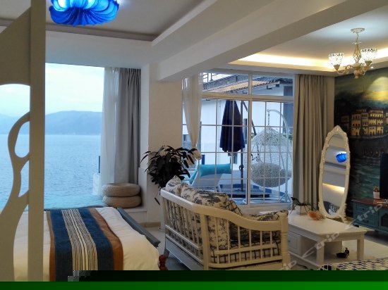 豪华海景带榻榻米露台大床房309