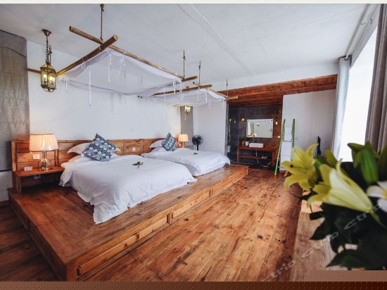 S207海景飘窗榻榻米家庭房