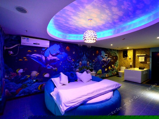 浪漫水床房